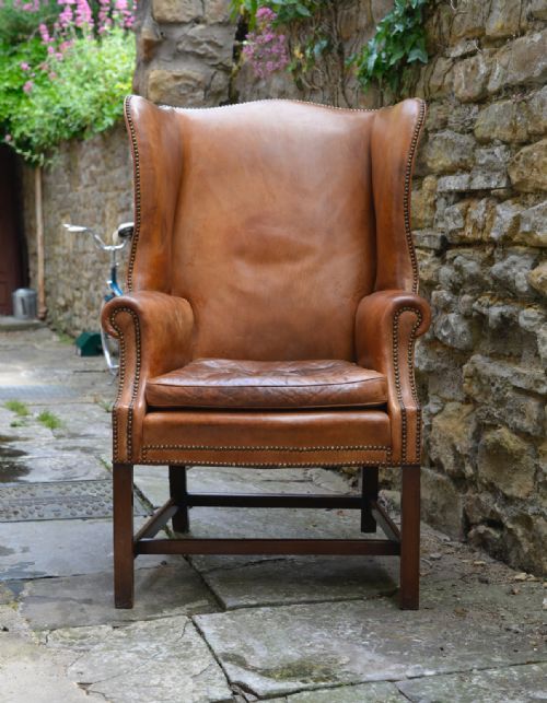A LARGE GEORGE III STYLE TAN LEATHER WINGBACK ARMCHAIR - ADDITIONAL PHOTO 7