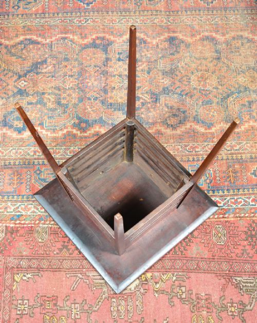 A SMALL AESTHETIC MOVEMENT MAHOGANY WINE TABLE C1890 - ADDITIONAL PHOTO 2