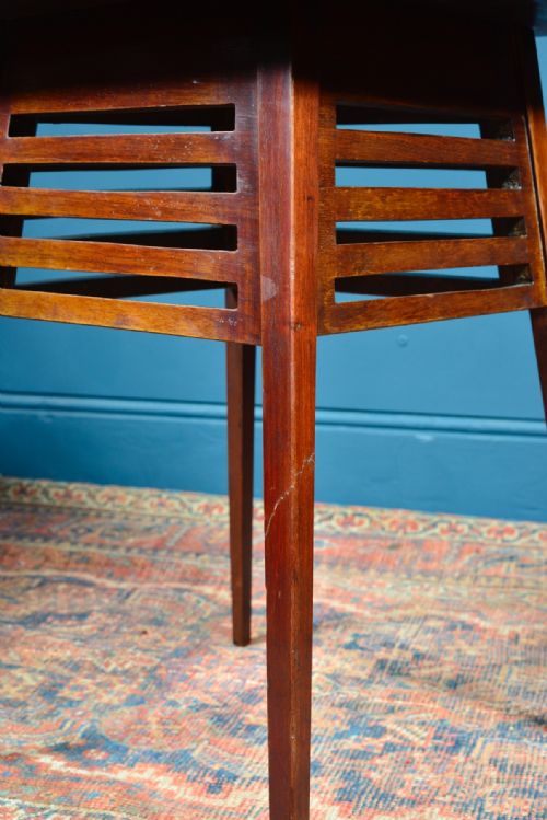 A SMALL AESTHETIC MOVEMENT MAHOGANY WINE TABLE C1890 - ADDITIONAL PHOTO 3