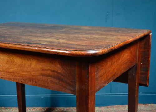 A GEORGE III MAHOGANY SIDE TABLE C1790 - ADDITIONAL PHOTO 4