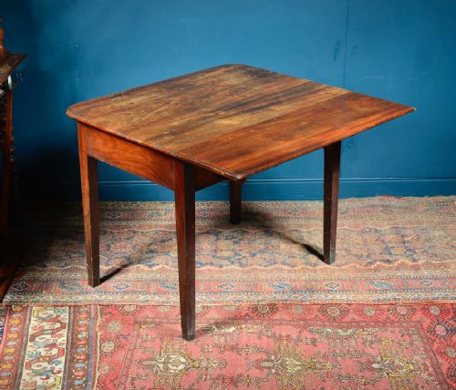 A GEORGE III MAHOGANY SIDE TABLE C1790 - ADDITIONAL PHOTO 5