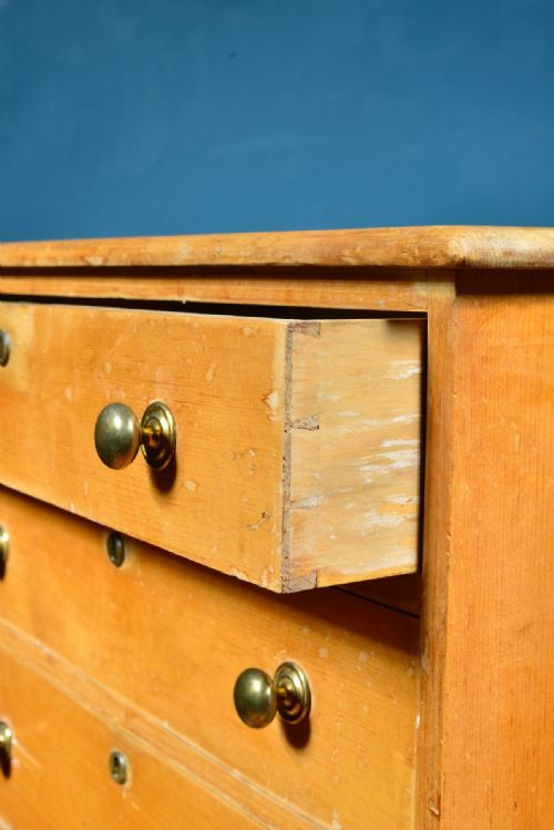 A SMALL VICTORIAN PINE CHEST OF DRAWERS C1860 - ADDITIONAL PHOTO 7