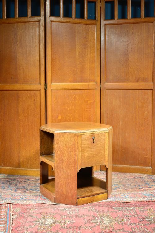 A GOLDEN OAK OCTAGONAL BOOK TABLE ATTRIBUTED TO HEALS C1930 - ADDITIONAL PHOTO 1