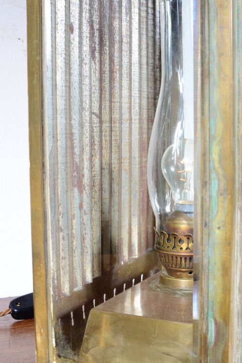 A FINE VICTORIAN BRASS AND GLASS WALL MOUNTED HALL LANTERN WITH CARRYING HANDLE WIRED FOR ELECTRICITY C1880 - ADDITIONAL PHOTO 5