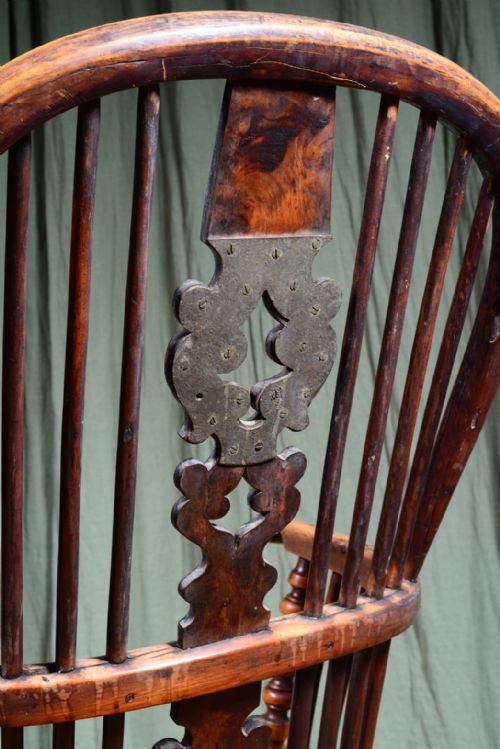 AN EIGHTEENTH CENTURY YEW AND ELM WINDSOR CHAIR C1780 - ADDITIONAL PHOTO 3