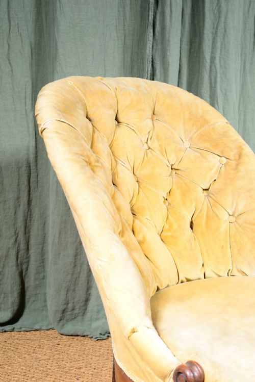 A WILLIAM IV MAHOGANY BUTTON BACK SLIPPER CHAIR WITH YELLOW VELVET UPHOLSTERY C1835 - ADDITIONAL PHOTO 4