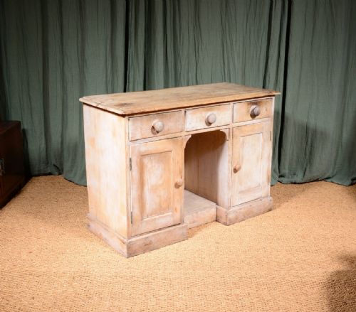 AN EARLY VICTORIAN BLEACHED PINE KNEEHOLE DESK C1850 - ADDITIONAL PHOTO 2