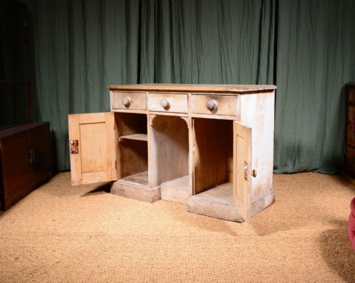 AN EARLY VICTORIAN BLEACHED PINE KNEEHOLE DESK C1850 - ADDITIONAL PHOTO 3
