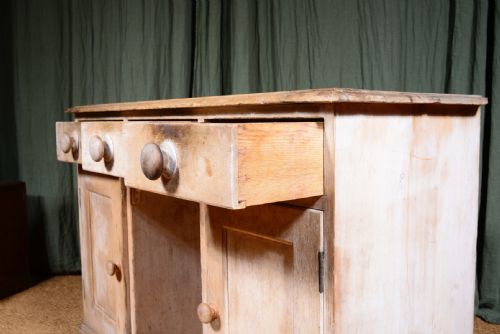AN EARLY VICTORIAN BLEACHED PINE KNEEHOLE DESK C1850 - ADDITIONAL PHOTO 4