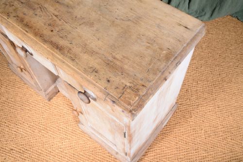 AN EARLY VICTORIAN BLEACHED PINE KNEEHOLE DESK C1850 - ADDITIONAL PHOTO 6