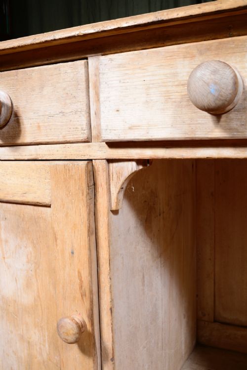 AN EARLY VICTORIAN BLEACHED PINE KNEEHOLE DESK C1850 - ADDITIONAL PHOTO 7