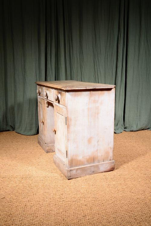 AN EARLY VICTORIAN BLEACHED PINE KNEEHOLE DESK C1850 - ADDITIONAL PHOTO 9