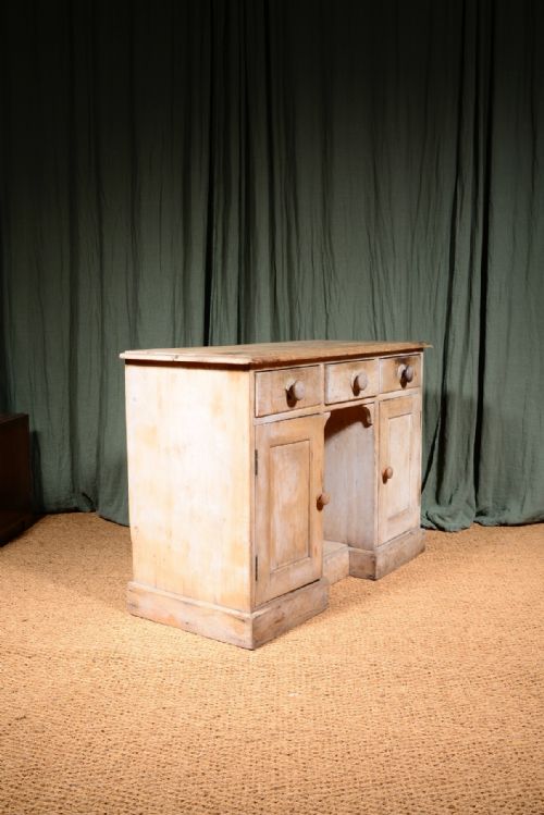 AN EARLY VICTORIAN BLEACHED PINE KNEEHOLE DESK C1850 - ADDITIONAL PHOTO 10