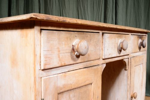 AN EARLY VICTORIAN BLEACHED PINE KNEEHOLE DESK C1850 - ADDITIONAL PHOTO 11