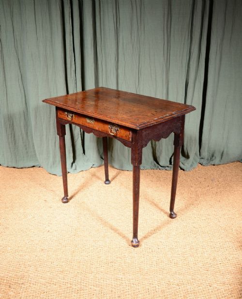A GEORGIAN CROSSBANDED OAK SIDE TABLE C1750 - ADDITIONAL PHOTO 2