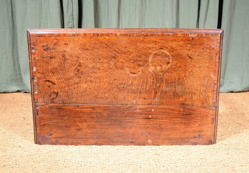 A GEORGIAN CROSSBANDED OAK SIDE TABLE C1750 - ADDITIONAL PHOTO 7