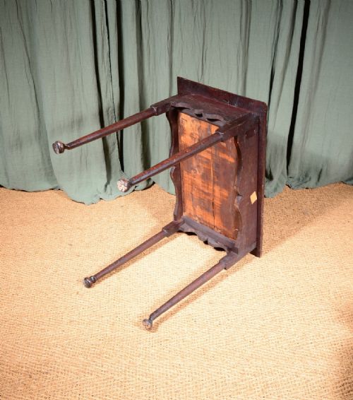 A GEORGIAN CROSSBANDED OAK SIDE TABLE C1750 - ADDITIONAL PHOTO 8