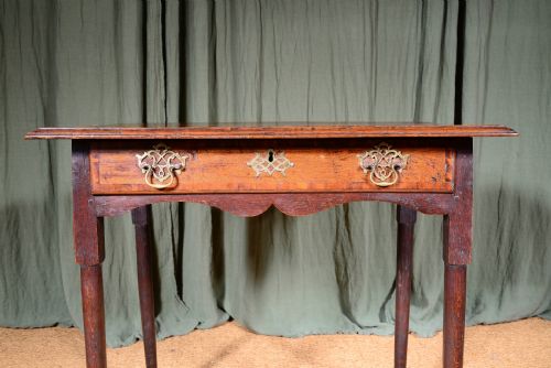 A GEORGIAN CROSSBANDED OAK SIDE TABLE C1750 - ADDITIONAL PHOTO 10