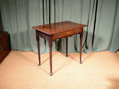 A GEORGIAN CROSSBANDED OAK SIDE TABLE C1750 - ADDITIONAL PHOTO 11