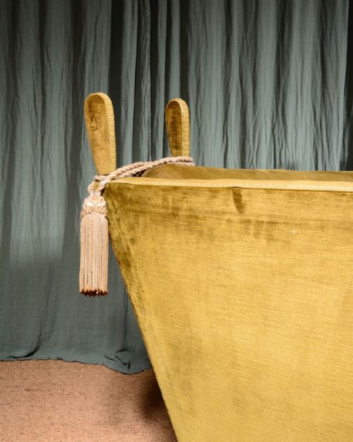 A KNOLE SOFA WITH VELVET UPHOLSTERY C1900 - ADDITIONAL PHOTO 2