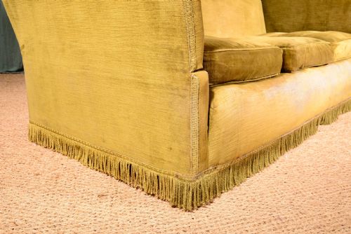 A KNOLE SOFA WITH VELVET UPHOLSTERY C1900 - ADDITIONAL PHOTO 3