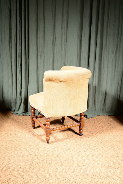 A GOLDEN OAK CORNER CHAIR ON BOBBIN TURNED LEGS C1890 - ADDITIONAL PHOTO 4