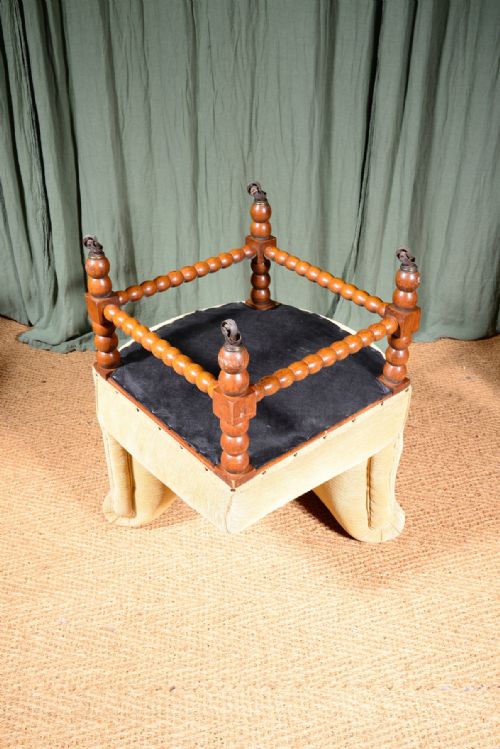 A GOLDEN OAK CORNER CHAIR ON BOBBIN TURNED LEGS C1890 - ADDITIONAL PHOTO 5