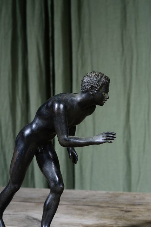 A PAIR OF GRAND TOUR BRONZE HERCULANEUM RUNNERS C1880 - ADDITIONAL PHOTO 4