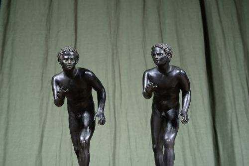 A PAIR OF GRAND TOUR BRONZE HERCULANEUM RUNNERS C1880 - ADDITIONAL PHOTO 5