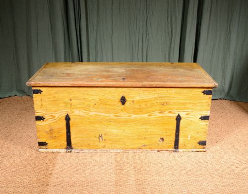 A LARGE VICTORIAN PAINTED PINE BLANKET CHEST C1850 - ADDITIONAL PHOTO 1