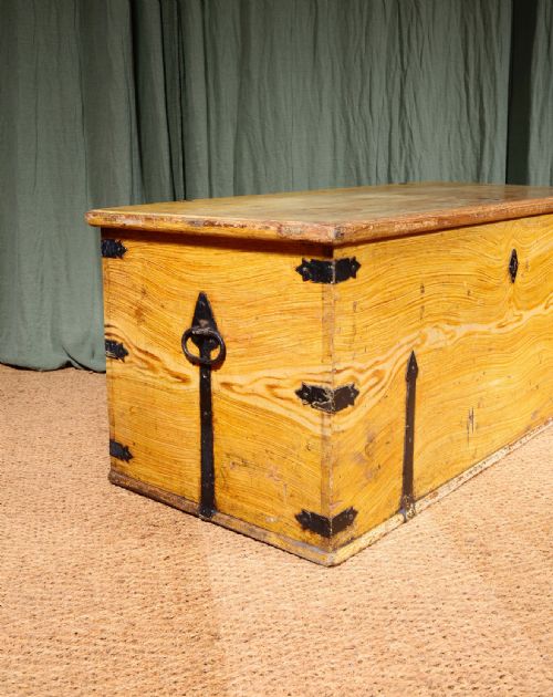 A LARGE VICTORIAN PAINTED PINE BLANKET CHEST C1850 - ADDITIONAL PHOTO 2