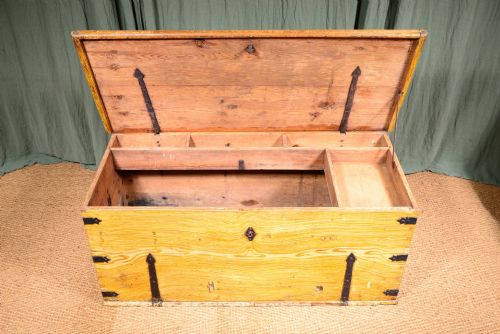 A LARGE VICTORIAN PAINTED PINE BLANKET CHEST C1850 - ADDITIONAL PHOTO 9