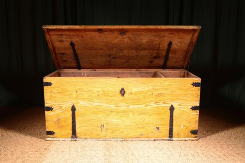 A LARGE VICTORIAN PAINTED PINE BLANKET CHEST C1850 - ADDITIONAL PHOTO 10