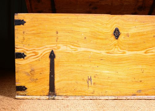 A LARGE VICTORIAN PAINTED PINE BLANKET CHEST C1850 - ADDITIONAL PHOTO 13