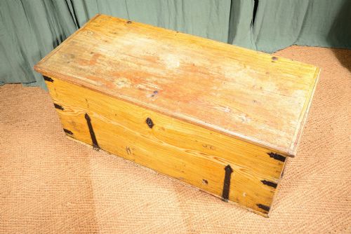 A LARGE VICTORIAN PAINTED PINE BLANKET CHEST C1850 - ADDITIONAL PHOTO 16