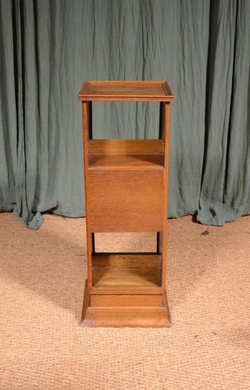 AN ARTS AND CRAFTS LIMED OAK FREE STANDING BOOK TABLE IN THE MANNER OF HEALS C1930 - ADDITIONAL PHOTO 1