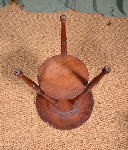 AN AESTHETIC MOVEMENT OAK AND MAHOGANY TRIPOD TABLE WITH CHIP CARVED DECORATION C1900 - ADDITIONAL PHOTO 5