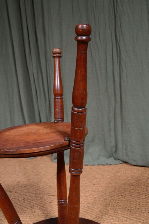 AN AESTHETIC MOVEMENT OAK AND MAHOGANY TRIPOD TABLE WITH CHIP CARVED DECORATION C1900 - ADDITIONAL PHOTO 7