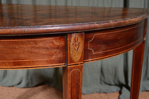 A GEORGIAN INLAID FLAME MAHOGANY DEMI LUNE TABLE C1820 - ADDITIONAL PHOTO 4