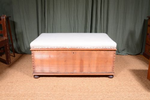 a large victorian box ottoman stool on turned legs c1870 - CATEGORY: ANTIQUE CHESTS - DATED VICTORIAN