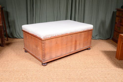 A LARGE VICTORIAN BOX OTTOMAN STOOL ON TURNED LEGS C1870 - ADDITIONAL PHOTO 1