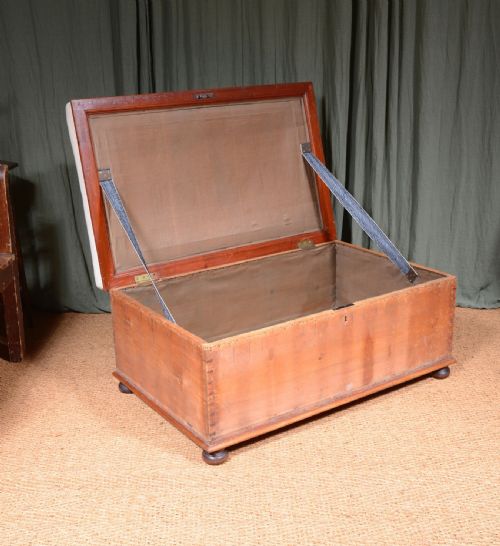 A LARGE VICTORIAN BOX OTTOMAN STOOL ON TURNED LEGS C1870 - ADDITIONAL PHOTO 3