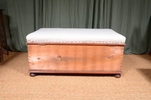 A LARGE VICTORIAN BOX OTTOMAN STOOL ON TURNED LEGS C1870 - ADDITIONAL PHOTO 4
