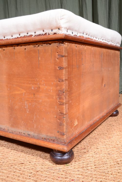 A LARGE VICTORIAN BOX OTTOMAN STOOL ON TURNED LEGS C1870 - ADDITIONAL PHOTO 8