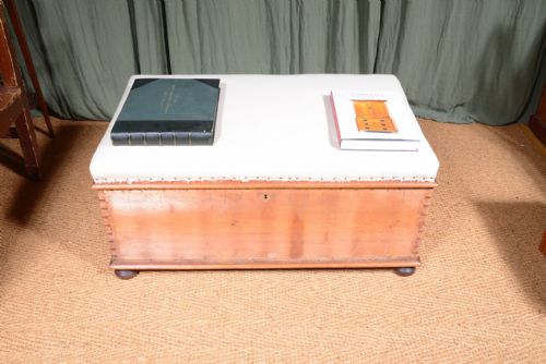 A LARGE VICTORIAN BOX OTTOMAN STOOL ON TURNED LEGS C1870 - ADDITIONAL PHOTO 10