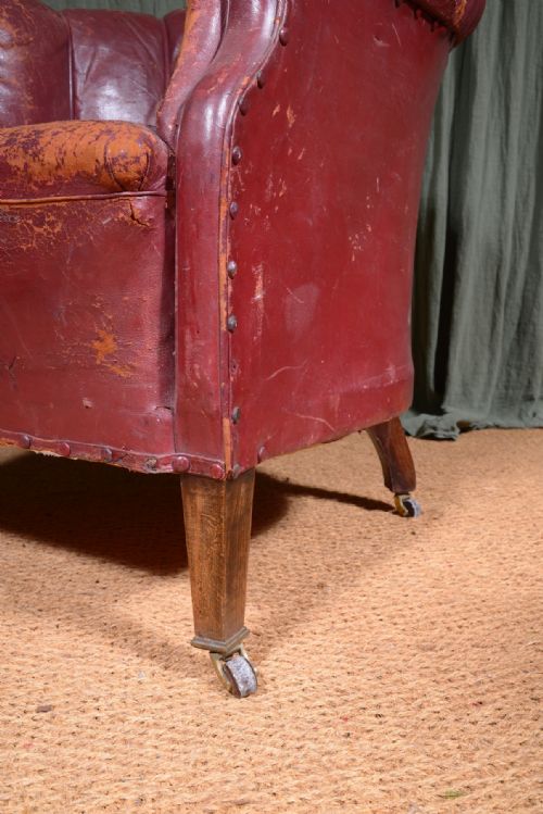 A COMFY VICTORIAN RED LEATHER CLUB ARMCHAIR C1890 - ADDITIONAL PHOTO 6