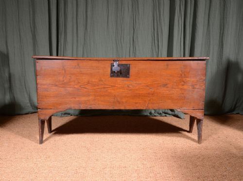 A 17TH CENTURY ELM SIX PLANK COFFER C1690 - ADDITIONAL PHOTO 1
