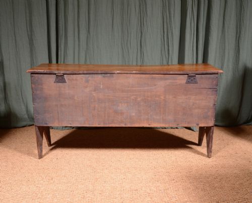 A 17TH CENTURY ELM SIX PLANK COFFER C1690 - ADDITIONAL PHOTO 6