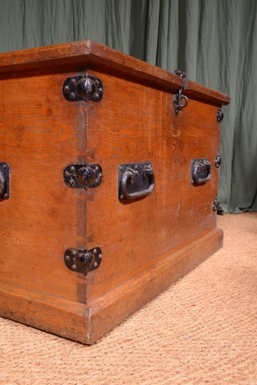 A VICTORIAN IRON MOUNTED OAK SILVER CHEST STRONG BOX C1860 - ADDITIONAL PHOTO 3