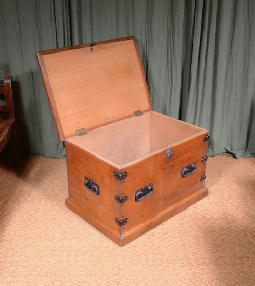 A VICTORIAN IRON MOUNTED OAK SILVER CHEST STRONG BOX C1860 - ADDITIONAL PHOTO 4